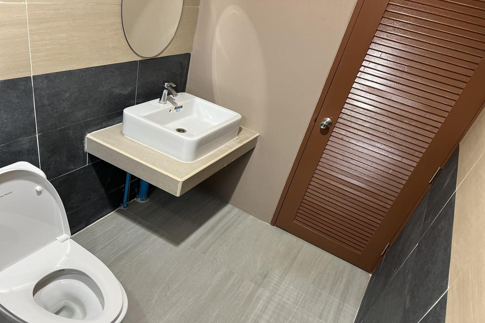 V Tharm Hotel Удон-Тхани Экстерьер фото