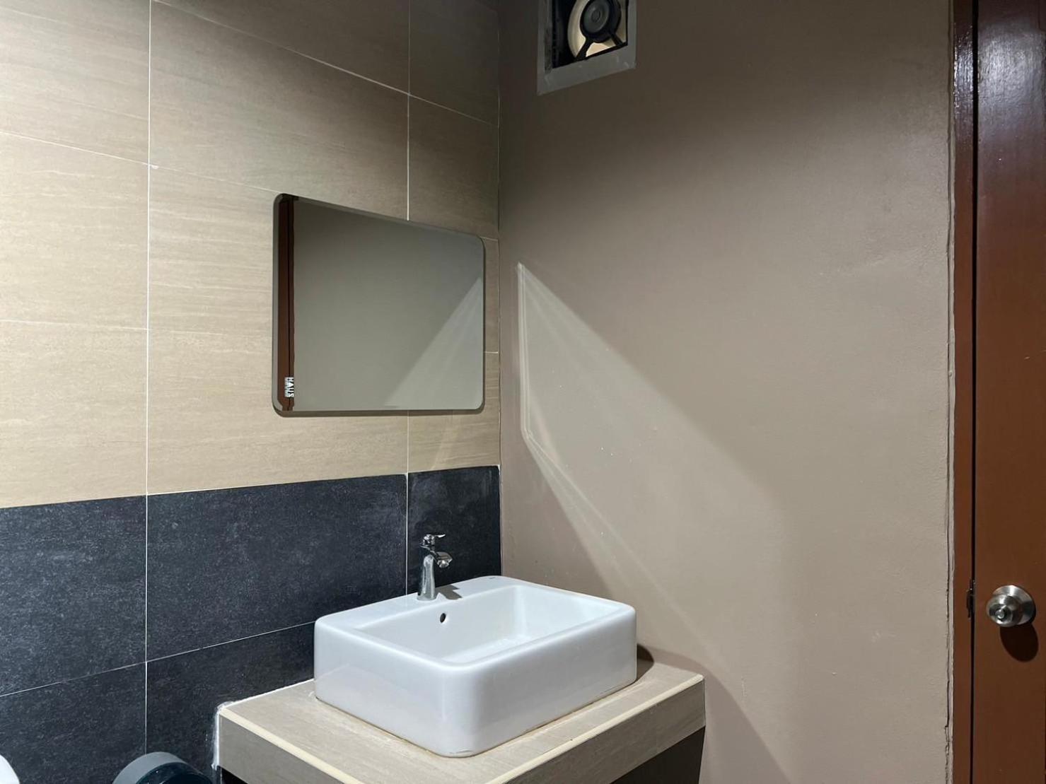 V Tharm Hotel Удон-Тхани Экстерьер фото